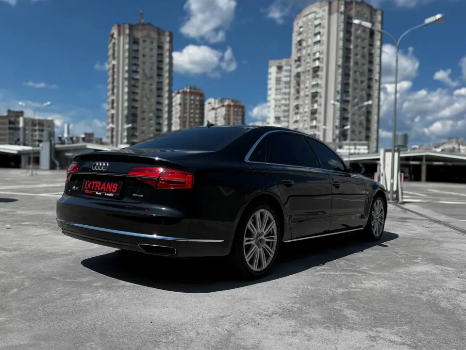 Audi A8 2015 з парку оренди KTrans