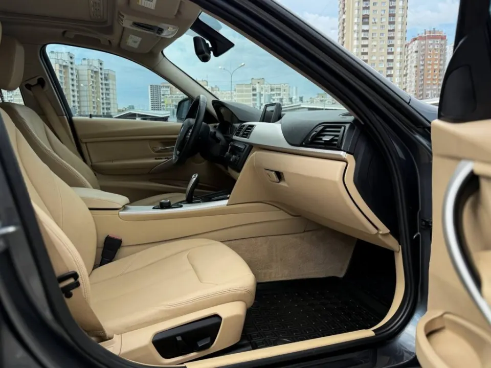 BMW 320i 2014 з парку оренди KTrans