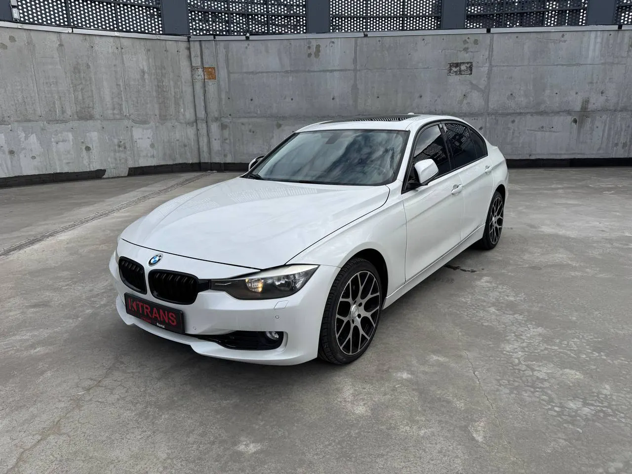 BMW 328i 2012 з парку оренди KTrans