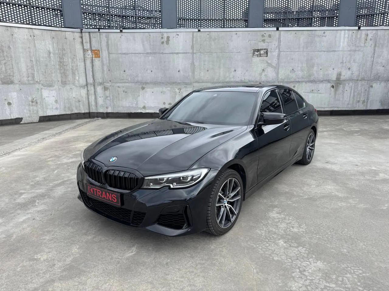 BMW 330i 2019 з парку оренди KTrans