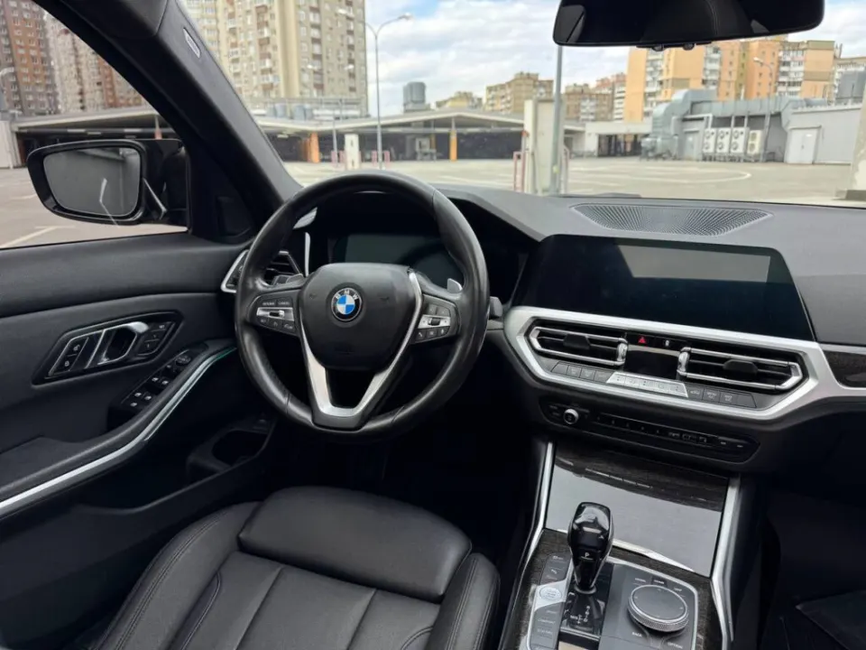 BMW 330i 2019 з парку оренди KTrans