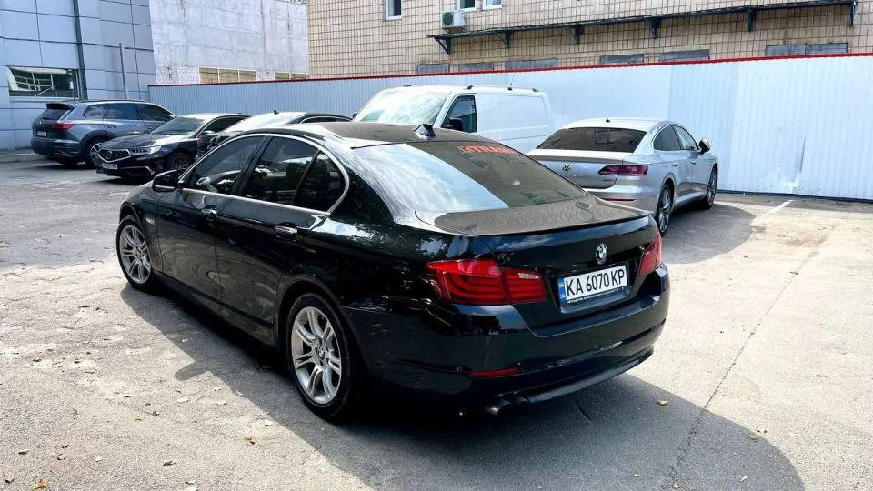 BMW 520i з парку оренди KTrans