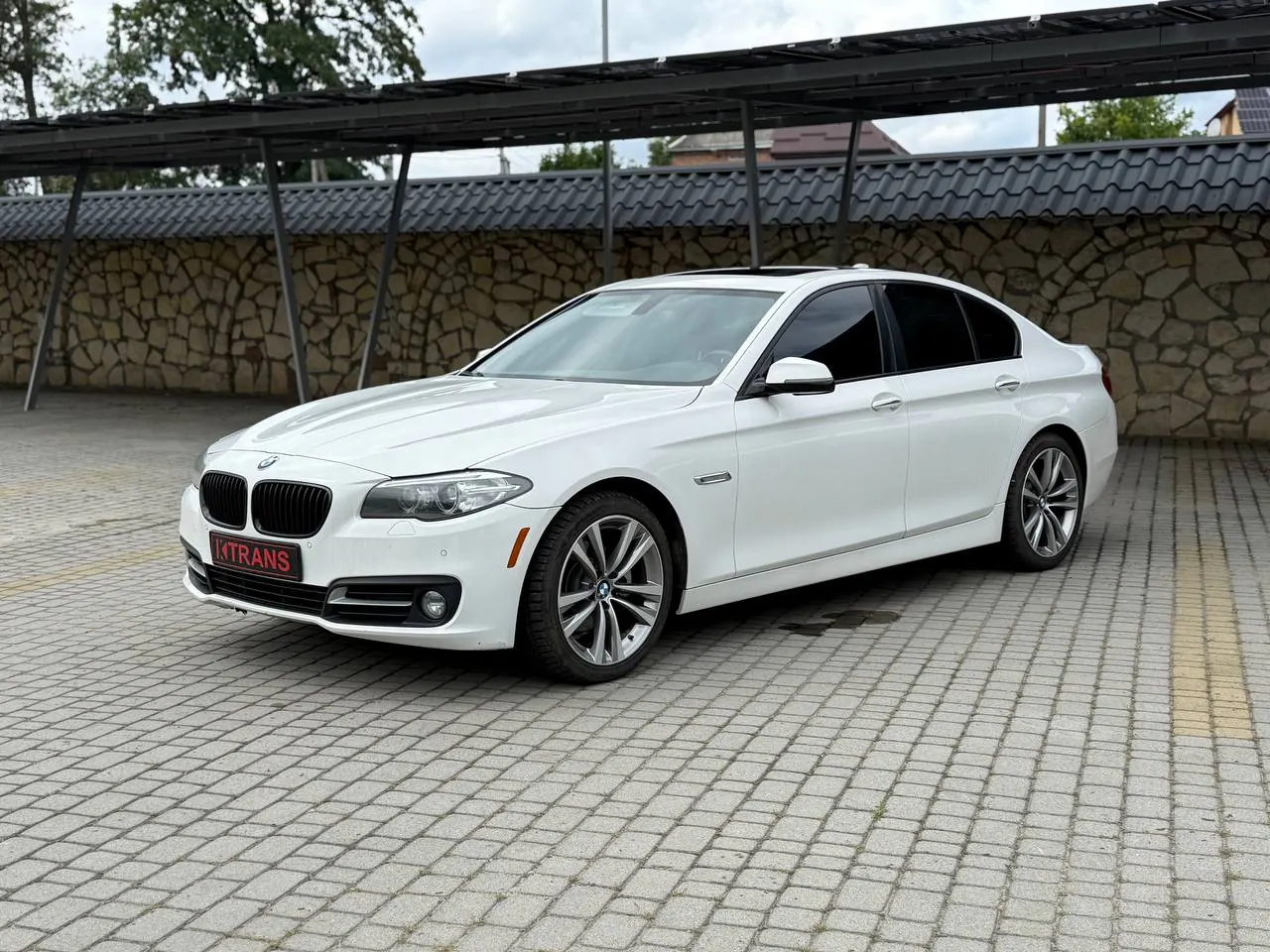 BMW 528i 2016 з парку оренди KTrans