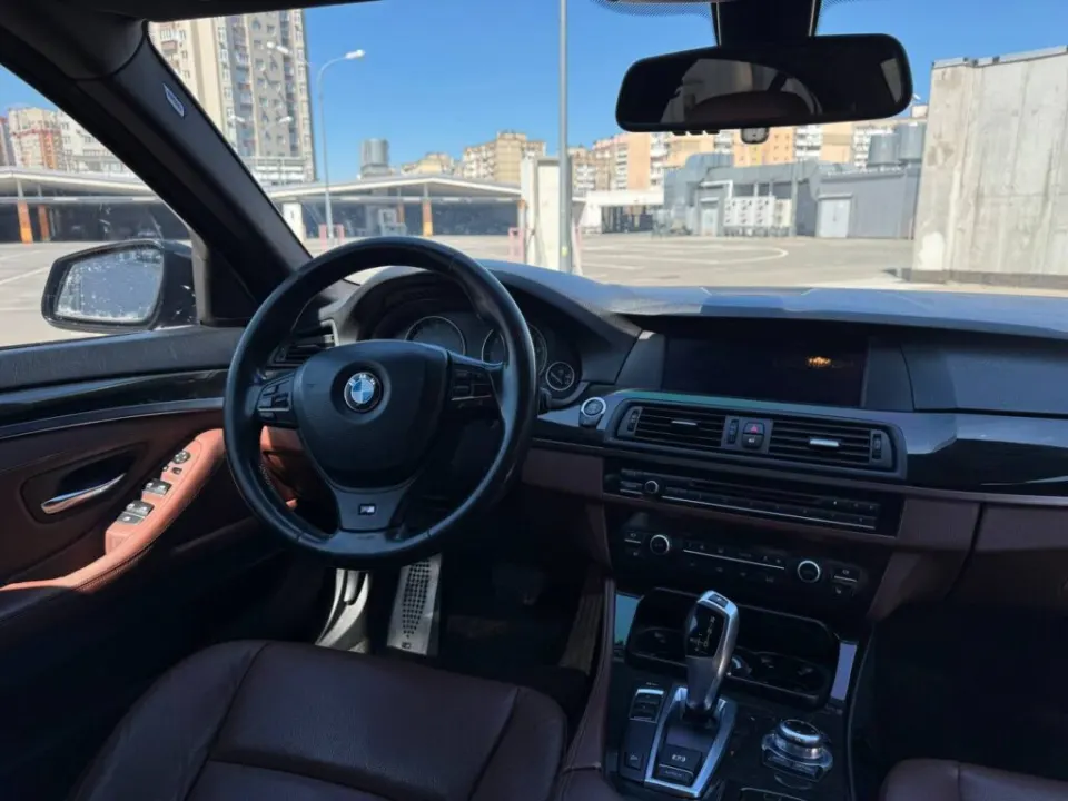 BMW 528i 2012 з парку оренди KTrans