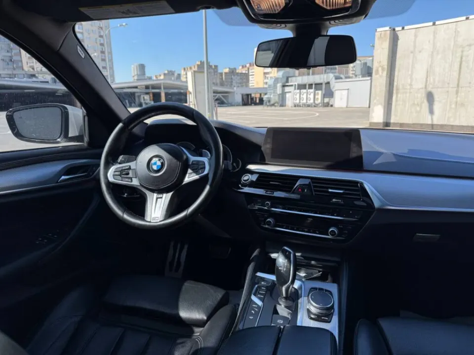 BMW 530e Hybrid 2018 з парку оренди KTrans