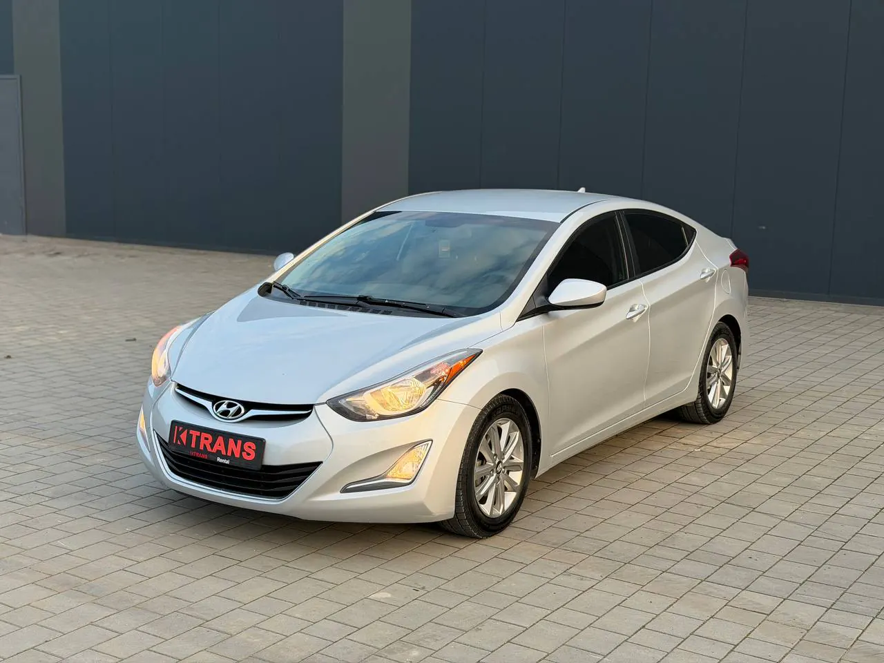 Hyundai Elantra 2015 з парку оренди KTrans