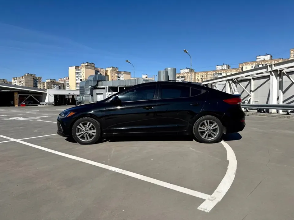 Hyundai Elantra 2018 з парку оренди KTrans