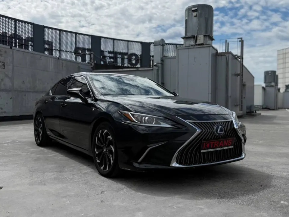 Lexus ES300 Hybrid 2019 з парку оренди KTrans