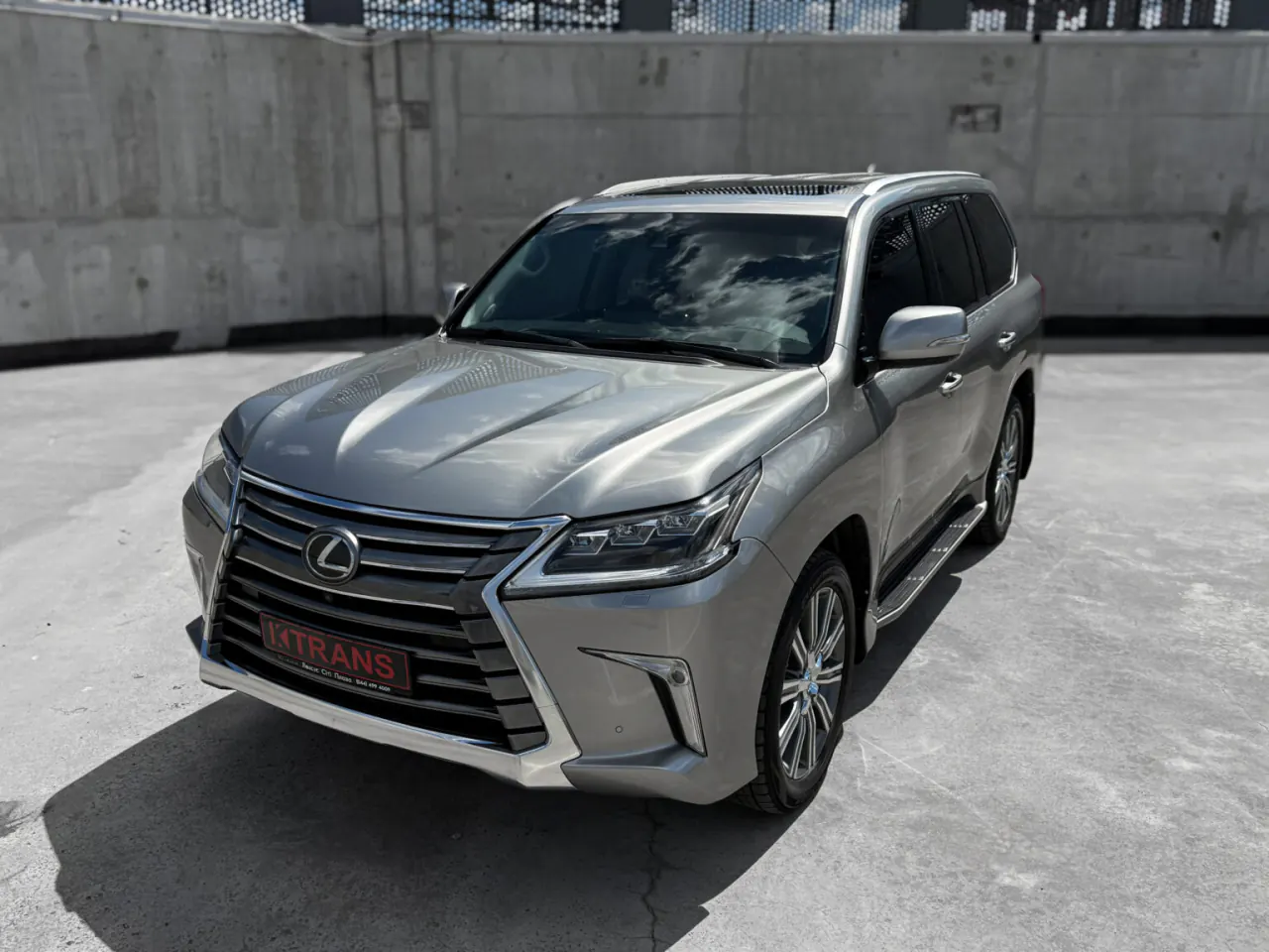 Lexus LX 570 2017 з парку оренди KTrans