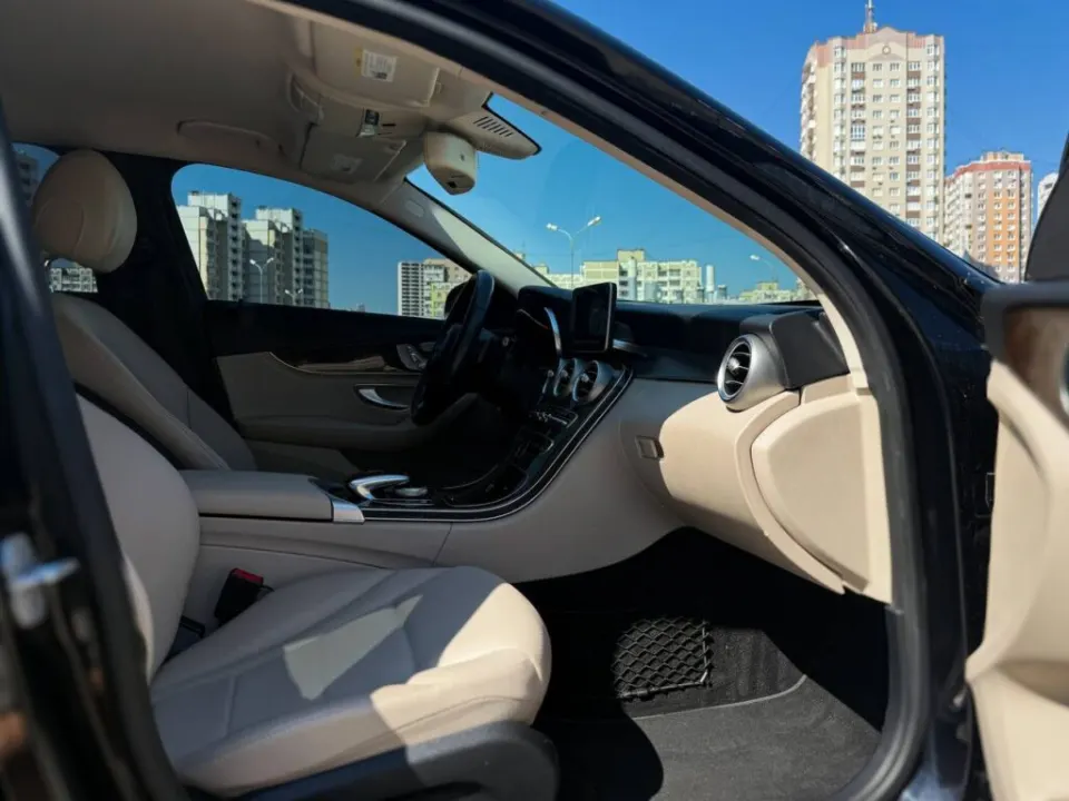 Mercedes-Benz C300 2015 з парку оренди KTrans