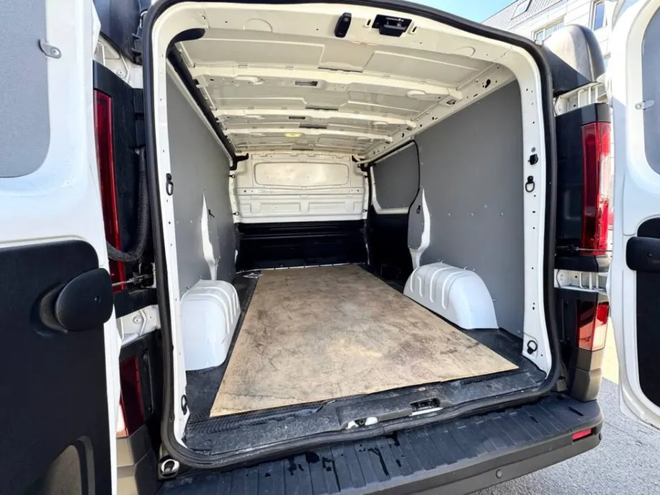 Opel Vivaro з парку оренди KTrans