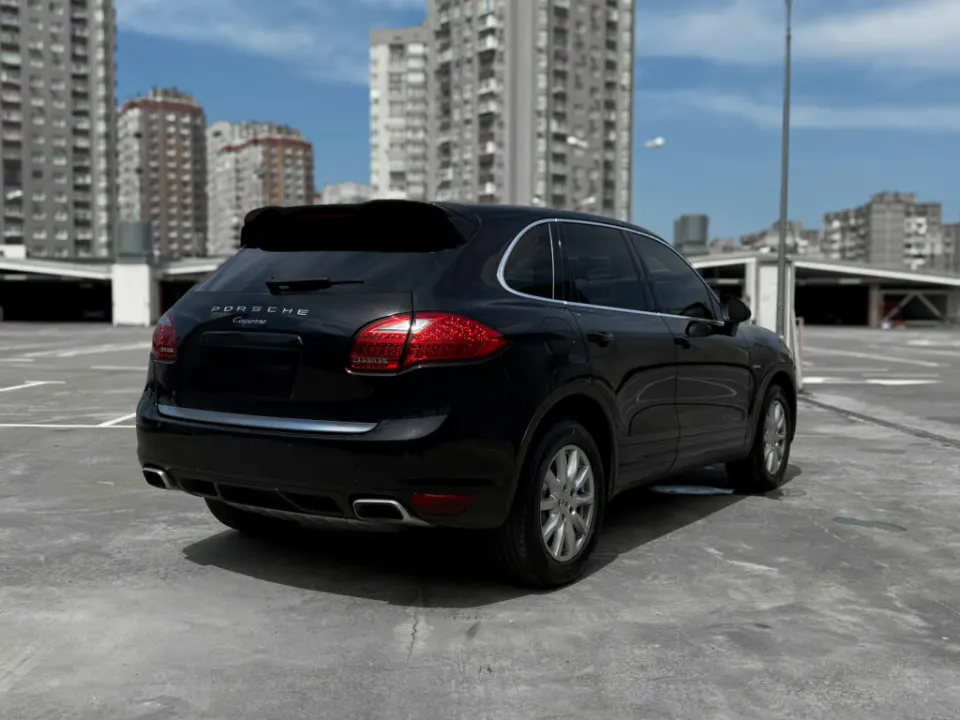 Porsche Cayenne 2013 з парку оренди KTrans