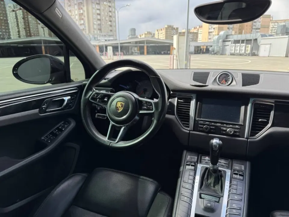 Porsche Macan 2015 з парку оренди KTrans