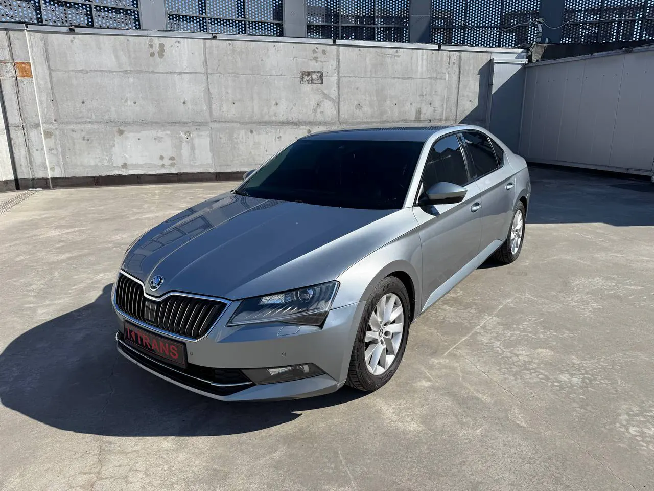 Skoda Superb 2015 з парку оренди KTrans