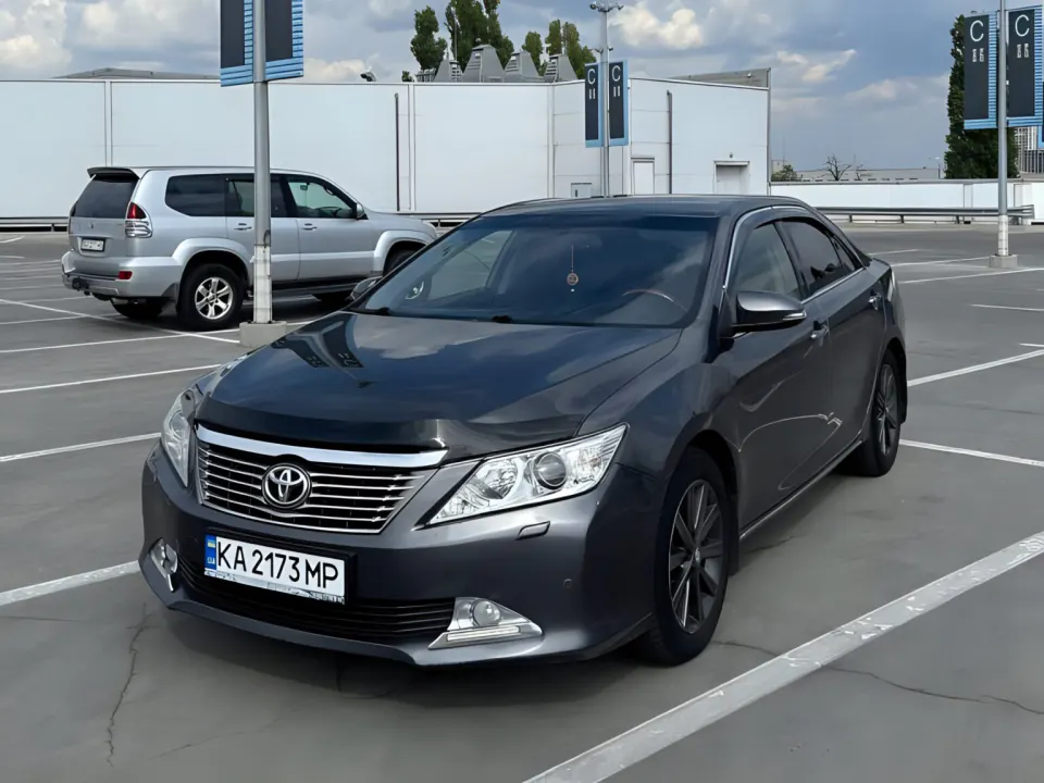 Toyota Camry 50 з парку оренди KTrans