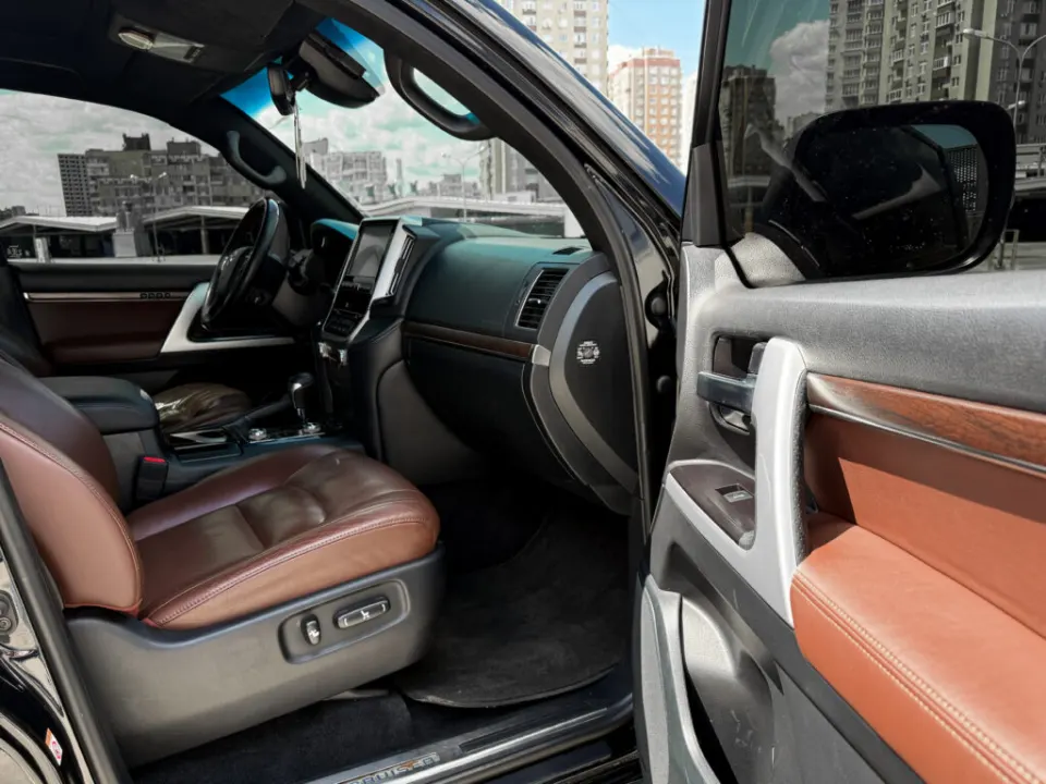 Toyota Land Cruiser 200 2017 з парку оренди KTrans
