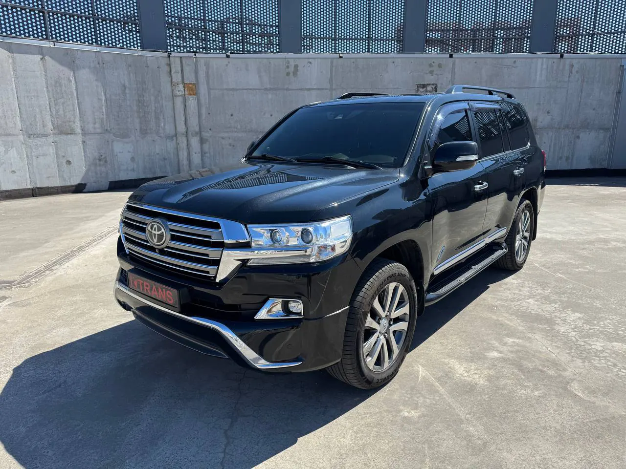 Toyota LC200 2017 з парку оренди KTrans