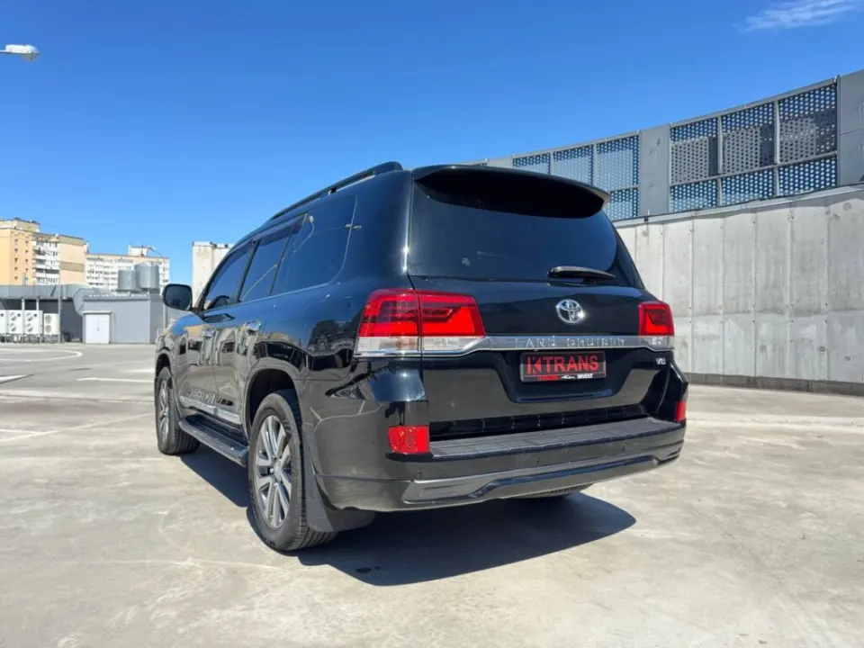 Toyota LC200 2017 з парку оренди KTrans