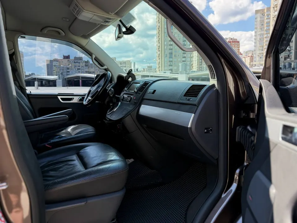 Volkswagen Multivan 2010 з парку оренди KTrans