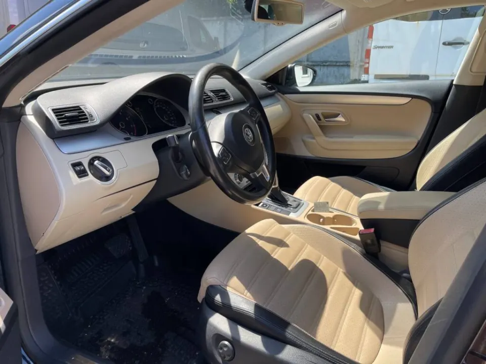 Volkswagen Passat CC з парку оренди KTrans