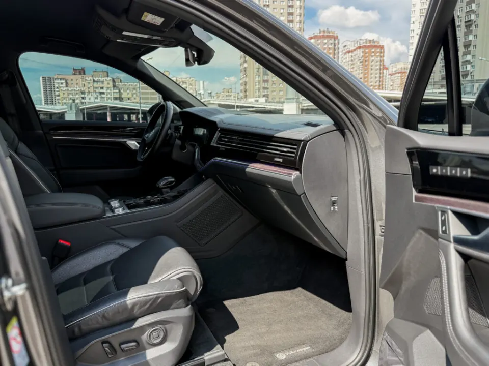 Volkswagen Touareg 2021 з парку оренди KTrans